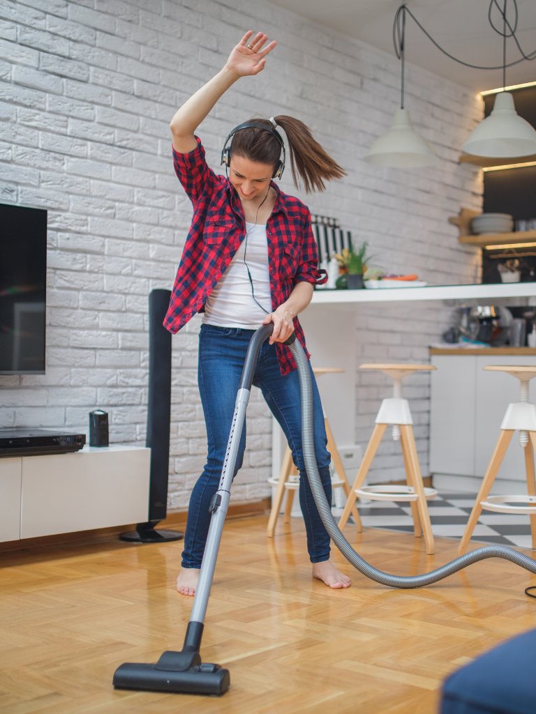 03_28_Spring Cleaning: 7 Simple Steps to Become Clutter Free _Portrait Pricelis NEW